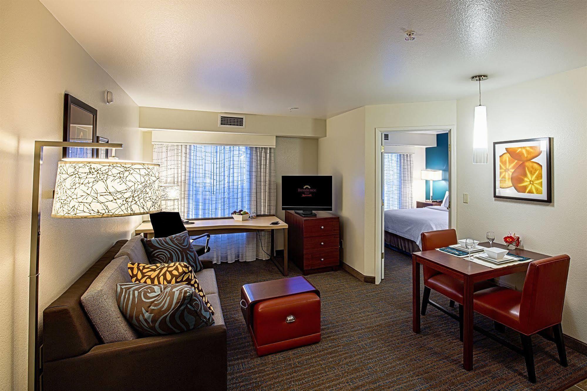 Hotel By Marriott Stockton